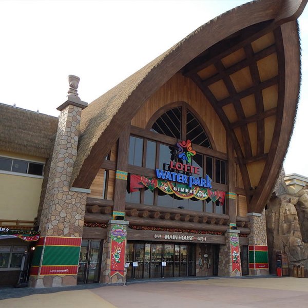 韩国乐天水世界仿真茅草案例