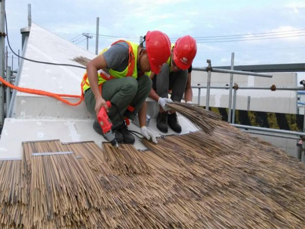 仿真茅草安装在屋面上会漏雨吗