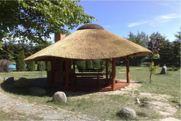 河北景区人造茅草_艺术展示塑料茅草亭子_特殊造型风格茅草屋展示