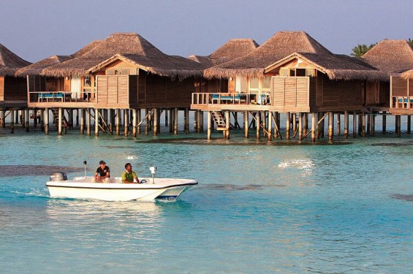 马尔代夫仿真茅草海滩度假酒店